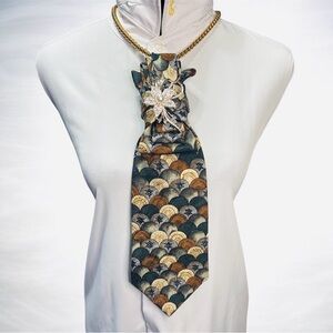 Elegant Multicolor Patterned Necktie with Gold Flower Brooch
